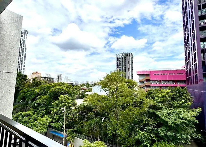 Common Living Ekkamai *